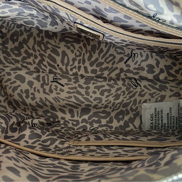 GUESS floral spring purse - Picture 5 of 6